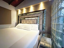 18 bedrooms, free WiFi, bed sheets