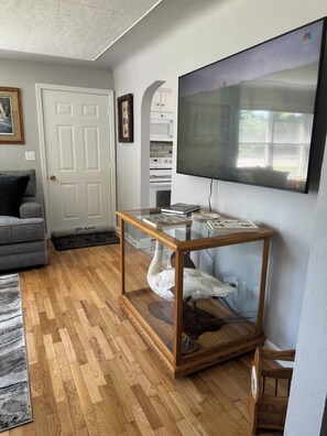 Interior - Welcome to Uncle Dave’s Cabin a cozy 2 bedroom by the Saginaw Bay in Linwood (Linwood)