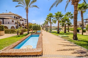 Apartamento | Piscina | Una piscina al aire libre