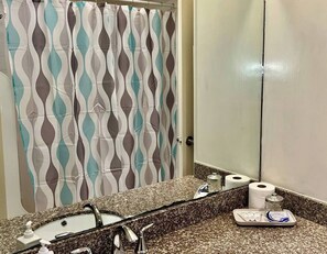 Dusche, Haartrockner, Bidet, Handtücher