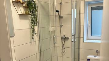 SĂšche-cheveux, serviettes fournies, papier toilette