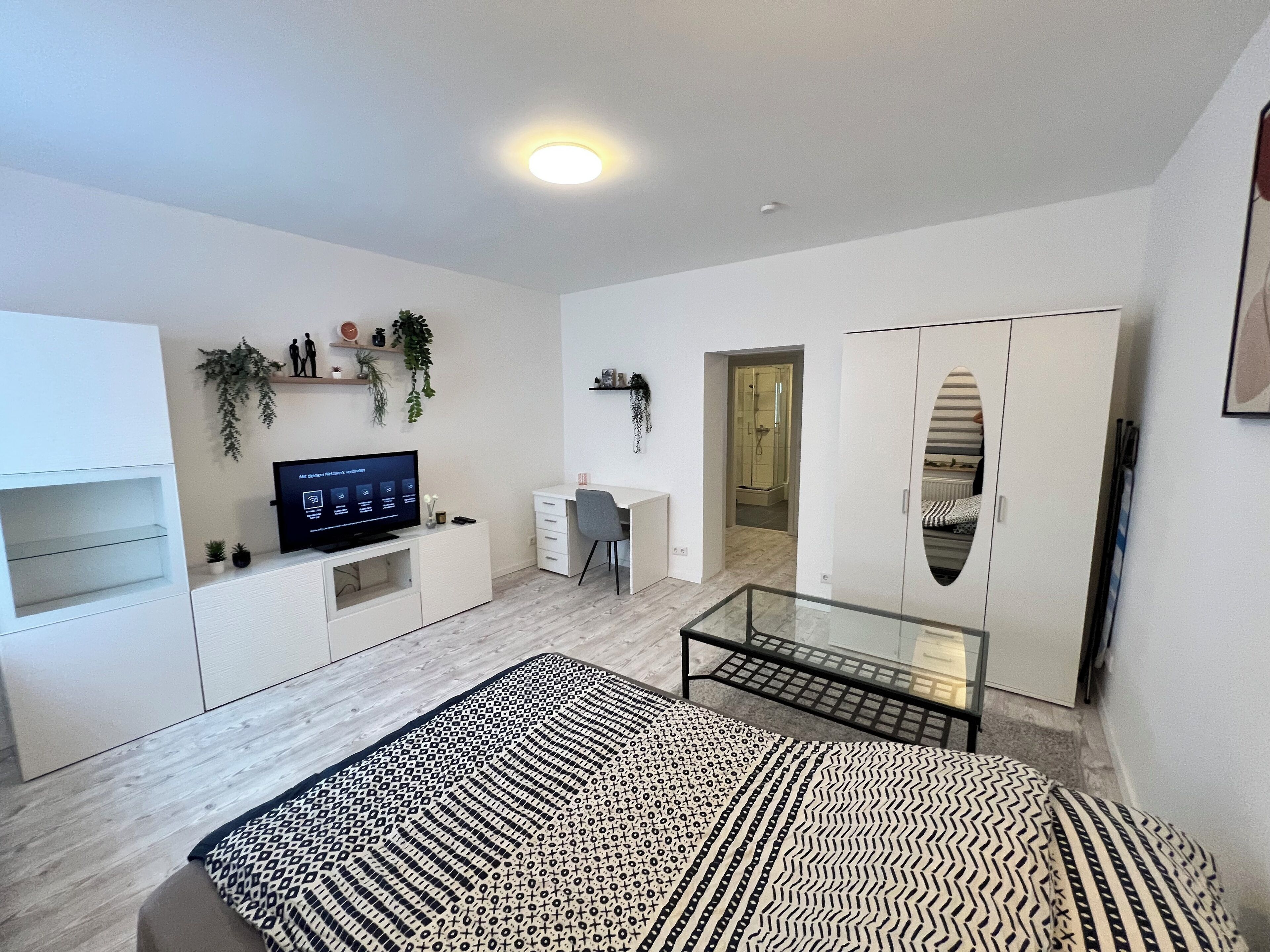 1 slaapkamer, een strijkplank/strijkijzer, wifi, beddengoed