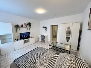 1 habitación, tabla de planchar con plancha, wifi y ropa de cama 