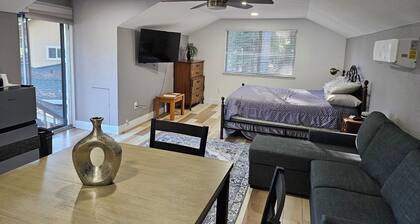 Cozy 1-bedroom apartment in welcoming Pioneer with WiFi, AC. Close to Kirkwood.