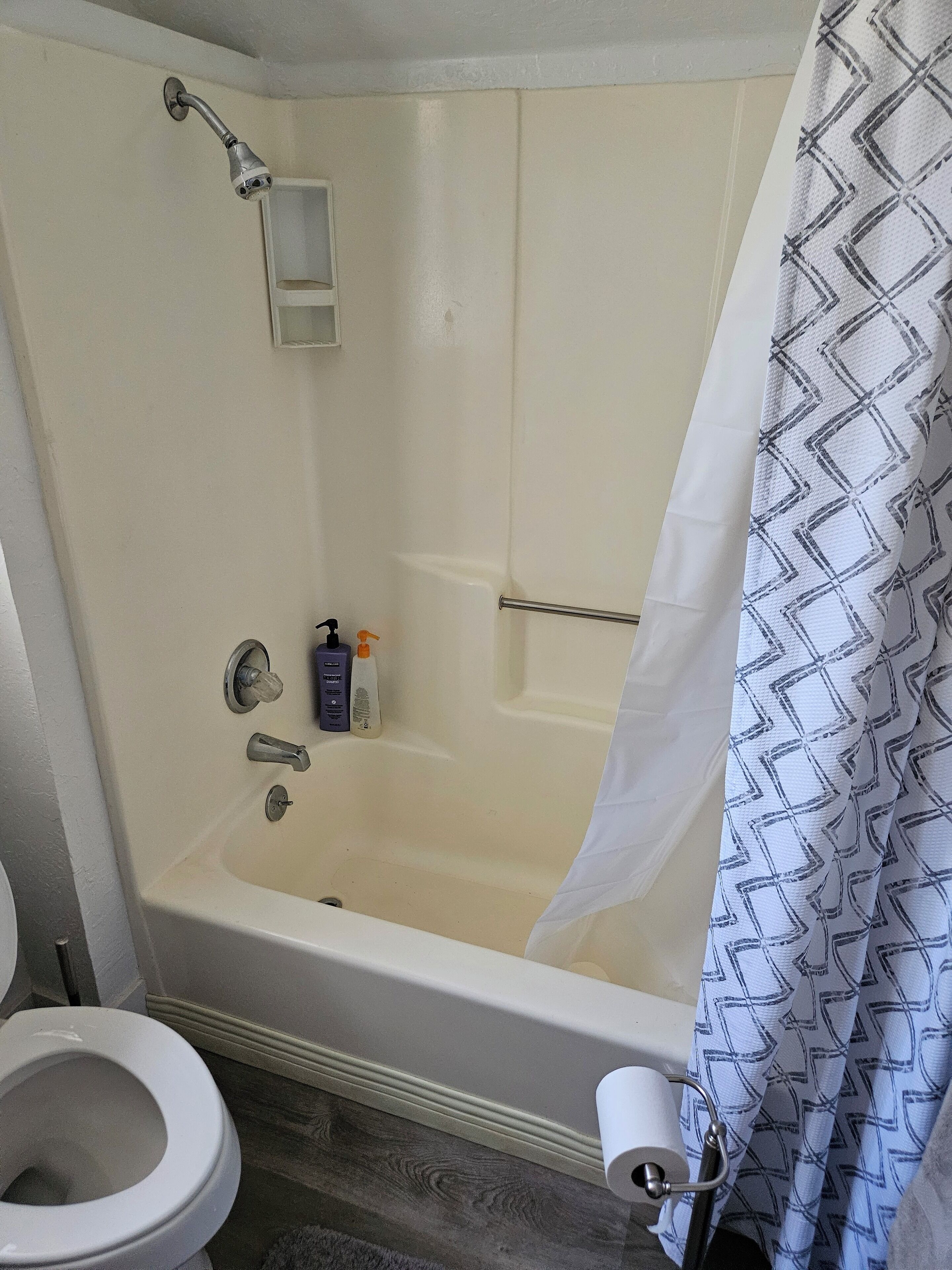 Toallas, jabón, papel de baño 