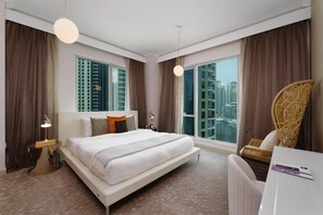 3 bedrooms, in-room safe, iron/ironing board, free WiFi - Cosmopolitan Apt w/ Scenic Dubai Marina Vws (Dubai)