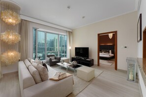 TV - Cosmopolitan Apt w/ Scenic Dubai Marina Vws (Dubai)