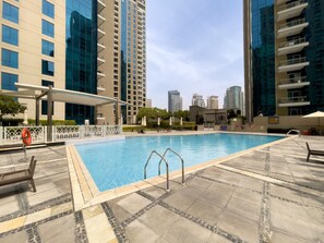 Pool - Cosmopolitan Apt w/ Scenic Dubai Marina Vws (Dubai)
