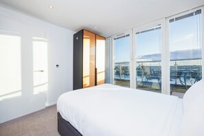 Apartment, 2 Bedrooms, City View | 2 bedrooms, iron/ironing board - Cosy Corner Apartment Near to Excel (London)
