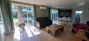 Smart TV - Bospark Veluwe Heerlijk Genieten. Chalet is Ruim, Heeft Airco en Omheinde Tuin (Doornspijk)