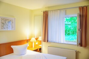 Double Room, 1 Queen Bed with Sofa bed - Waldhotel Schöneiche - Self-Check-in (Schoeneiche bei Berlin)