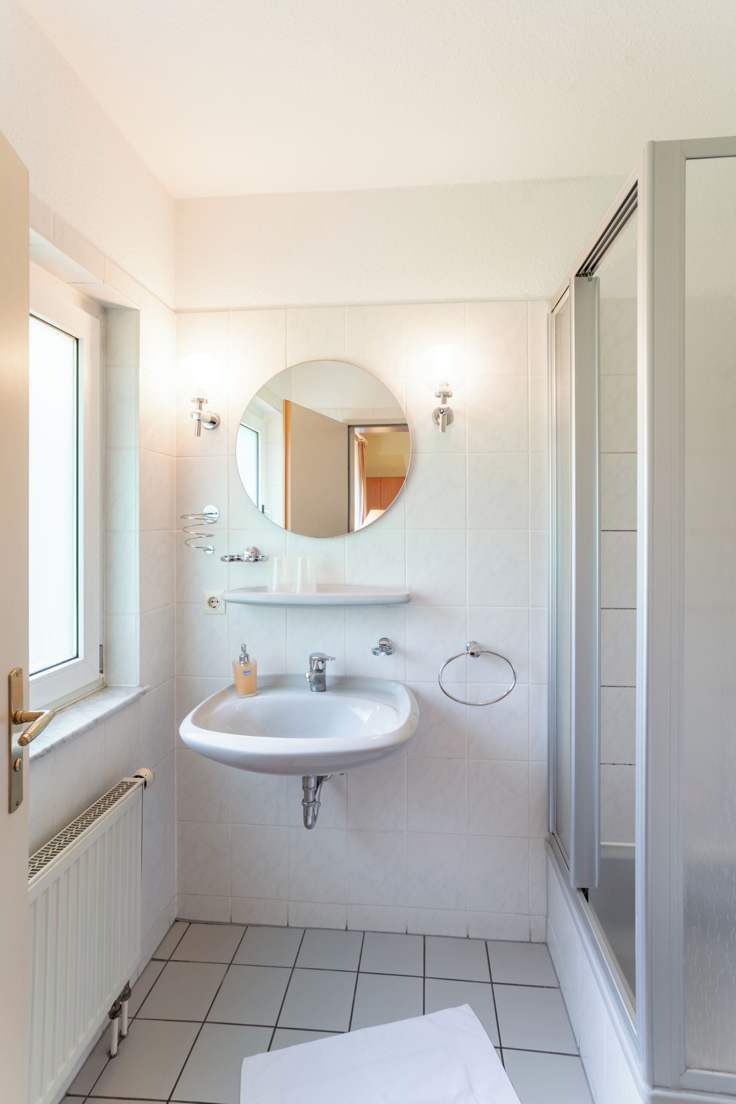Dusche, Handtücher, Toilettenpapier