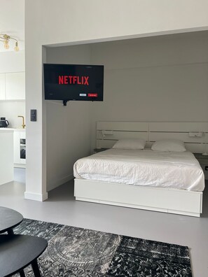 1 soverom, skrivebord, reiseseng for barn og wi-fi