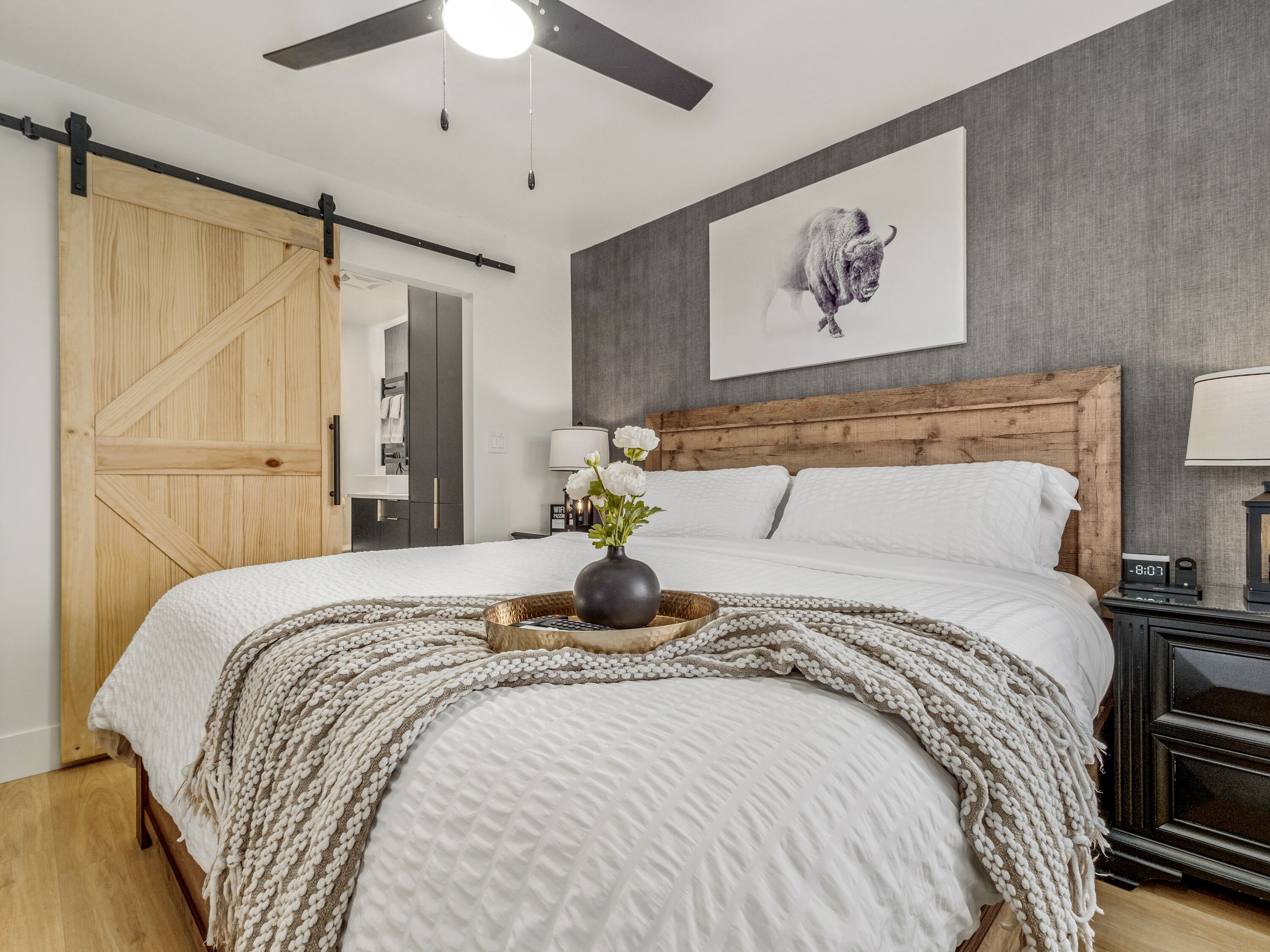 King size bed with cotton linens to ensure a great nights sleep.