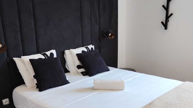 Standard Twin Room, Private Bathroom | WiFi (free), individually decorated, individually furnished - Angel by Prada City House (Vila Nova de Gaia)