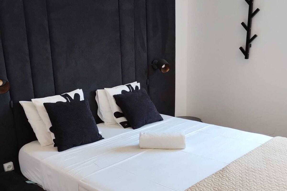 Standard Twin Room, Private Bathroom | Wi-fi percuma, dihias secara berasingan 