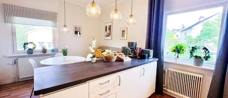 Premium Apartment, 1 Bedroom, Kitchen, Garden View | Private kitchen | Fridge, microwave, oven, stovetop