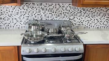 Micro-ondes, four, plaque de cuisson