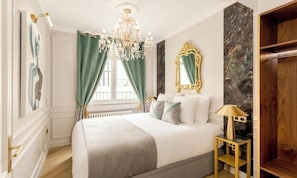 7 bedrooms, desk, iron/ironing board, free WiFi - LUXURY PARISIAN RETREAT NEAR CHAMPS-ÉLYSÉES WITH PANORAMIC VIEWS - 210  SQM  (Paris)