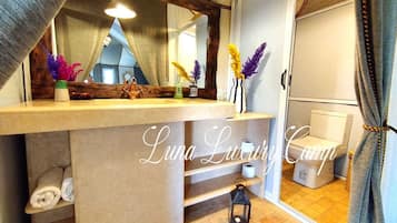 Executive Tent, Desert view | Bathroom