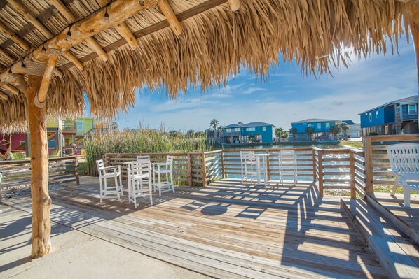 Outdoor dining - Sandy Coral (Port Aransas)