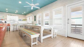 Rumah, Beberapa Tempat Tidur, patio, pemandangan kebun (Sandy Coral) | Tempat makan