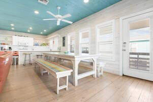 独立别墅, 多张床, 露台, 花园景观 (Sandy Coral) | 用餐