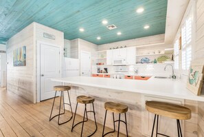 House, Multiple Beds, Patio, Garden View (Sandy Coral) | Private kitchen | Fridge, microwave, oven, stovetop - Sandy Coral (Port Aransas)