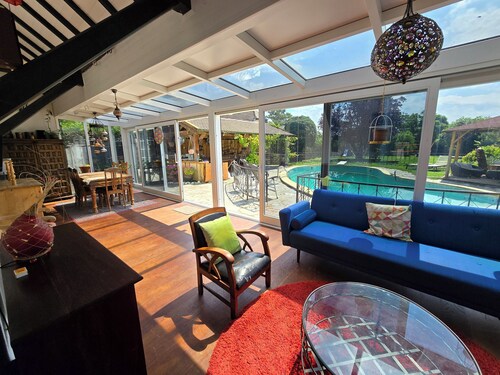 Grande Maison Avec Piscine, Grand Jardin Paradis Familial à 10 Min de la Suisse