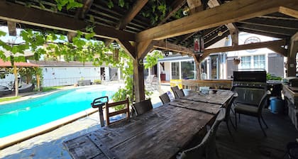 Grande Maison Avec Piscine, Grand Jardin Paradis Familial à 10 Min de la Suisse