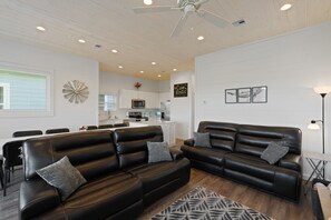 Living area - Casa Bonita! (Port Aransas)