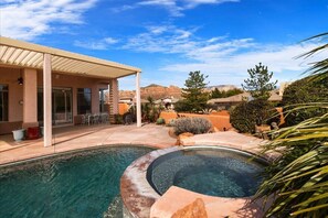 Pool - Luxurious Sedona Sanctuary with Pool and Spa 3 Master Bedrooms and Office Space (Sedona)