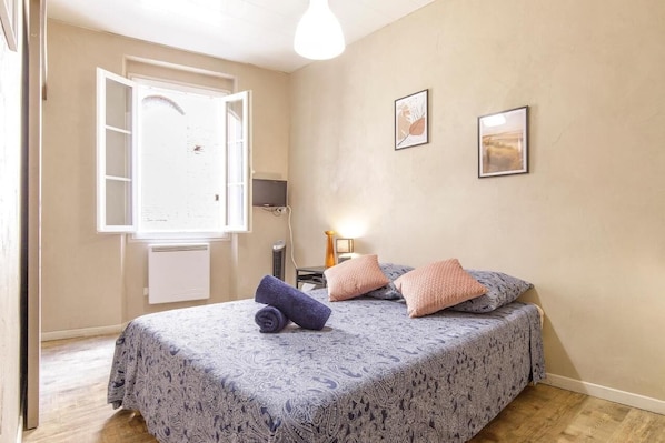 1 bedroom, WiFi, bed sheets