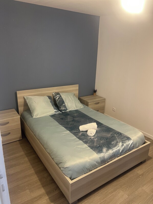 3 chambres, fer et planche à repasser, lit parapluie, Wi-Fi