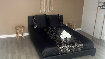 3 slaapkamers, een strijkplank/strijkijzer, reisbedje, wifi