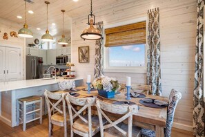 Ferienhaus, Mehrere Betten, Poolzugang, Poolblick (Jetty Set Go! ) | Speisen