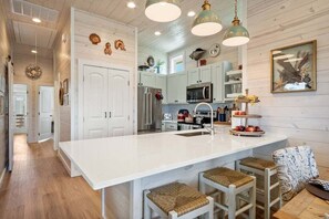 Ferienhaus, Mehrere Betten, Poolzugang, Poolblick (Jetty Set Go! ) | Eigene Küche | Kühlschrank, Mikrowelle, Ofen, Herdplatte