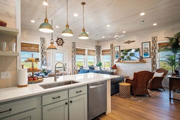 Ferienhaus, Mehrere Betten, Poolzugang, Poolblick (Jetty Set Go! ) | Innenbereich