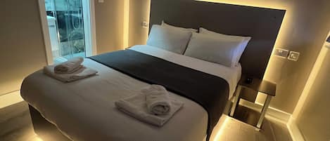 Deluxe Double FF08 | Postazione laptop, tende oscuranti, insonorizzazione