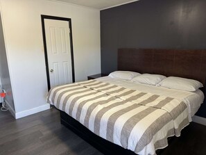 Comfort Room | Free WiFi - Budget Inn (Mays Landing)
