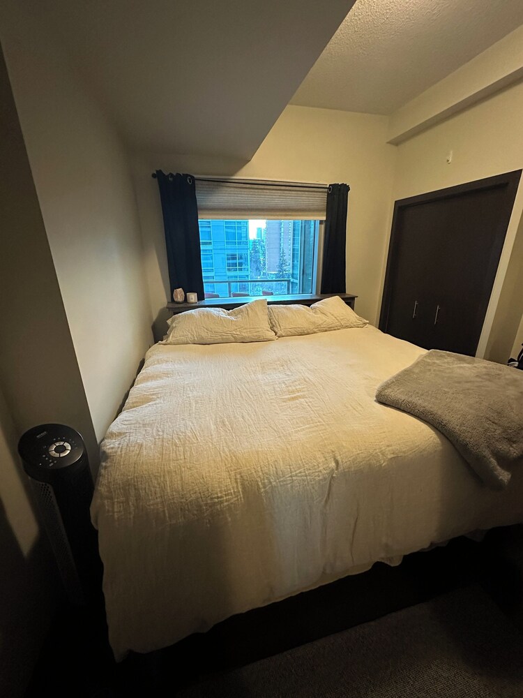 Picture of Trendy 2BR condo with downtown Calgary views, ideal for stylish ...