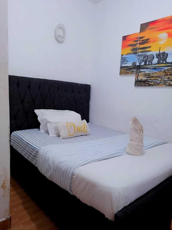 Decoración personalizada, muebles diferentes y wifi gratis