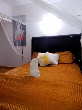 Decoración personalizada, muebles diferentes y wifi gratis