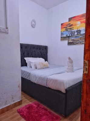 Decoración personalizada, muebles diferentes y wifi gratis