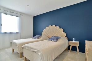 3 slaapkamers, een strijkplank/strijkijzer, gratis wifi, beddengoed