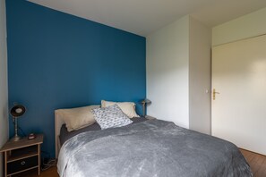 2 slaapkamers, een strijkplank/strijkijzer, gratis wifi, beddengoed