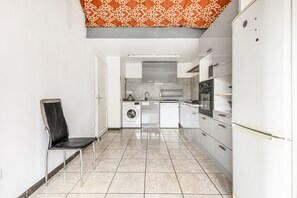 Frigorifero, microonde, forno, lavastoviglie