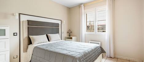 3 室のベッドルーム、WiFi (無料)