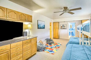3 bedrooms, free WiFi, bed sheets - Cozy Cottage in the Heart of Lakeside (Lakeside)