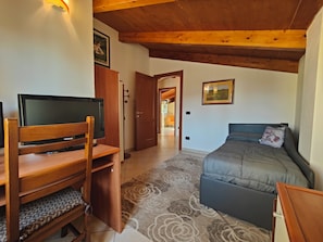 3 bedrooms, bed sheets - Terrace Apartment by Tempovacanza (Marina di Andora)